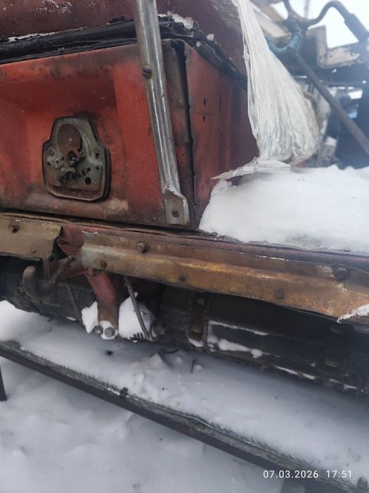 Продам снегоход буран