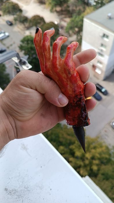Хелоуин зомби ръка