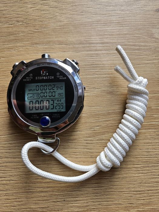 Cronometru digital profesional cu precizie 0.001S și afișaj luminos