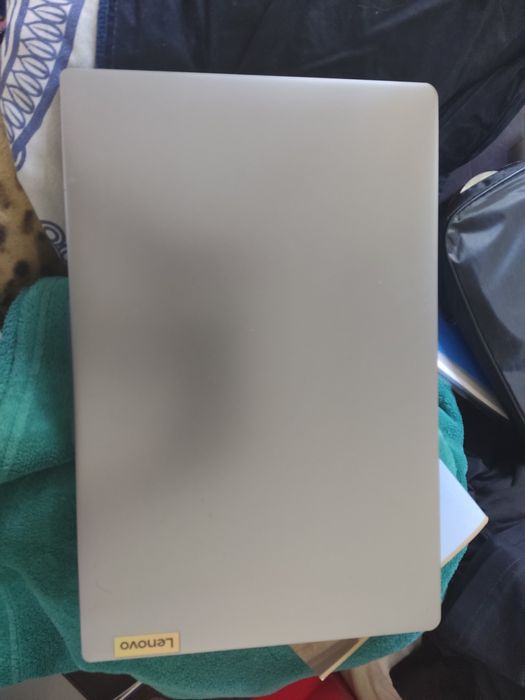 Lenovo IdeaPad Slim 3 15IRU8