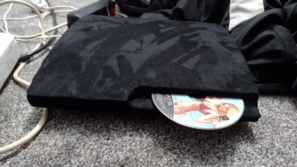 Se vinde PlayStation 3 slim