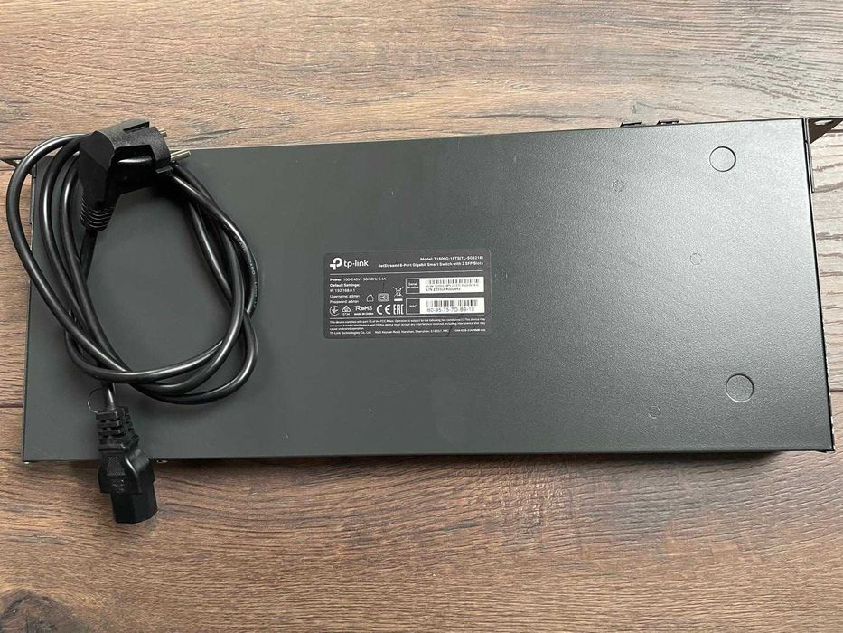 Vand switch utilizat cu 16 porturi, tp-link model T1600-18TS