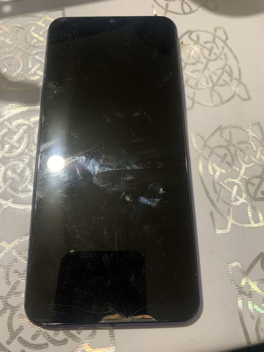 Продам смартфон Vivo Y21