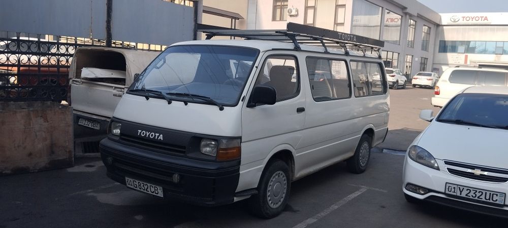 TOYOTA HIACE. 1993 йил.2 объем 2RZ бензин мотор. Карбюратор