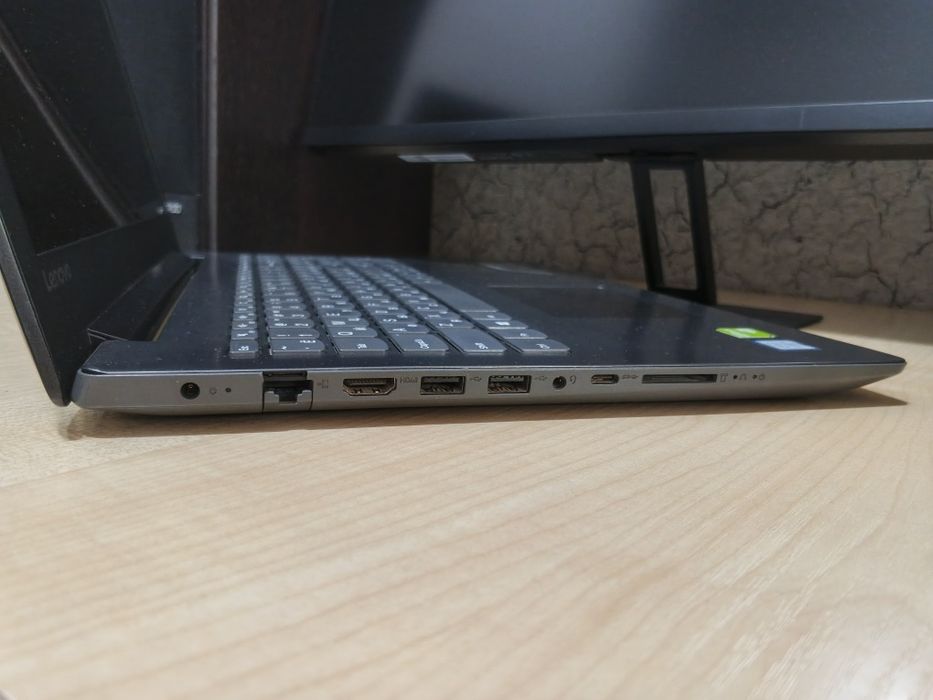 LENOVO 15,6"/CORE i3-6006U/8GB DDR4/120GB SSD+500GB HD/920MX 2GB GDDR5