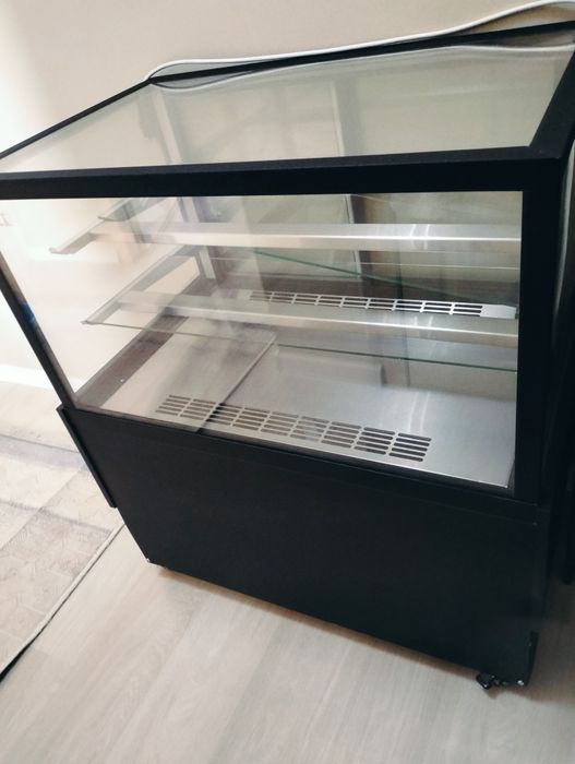 Холодильник витрина  ESSE-84 черный