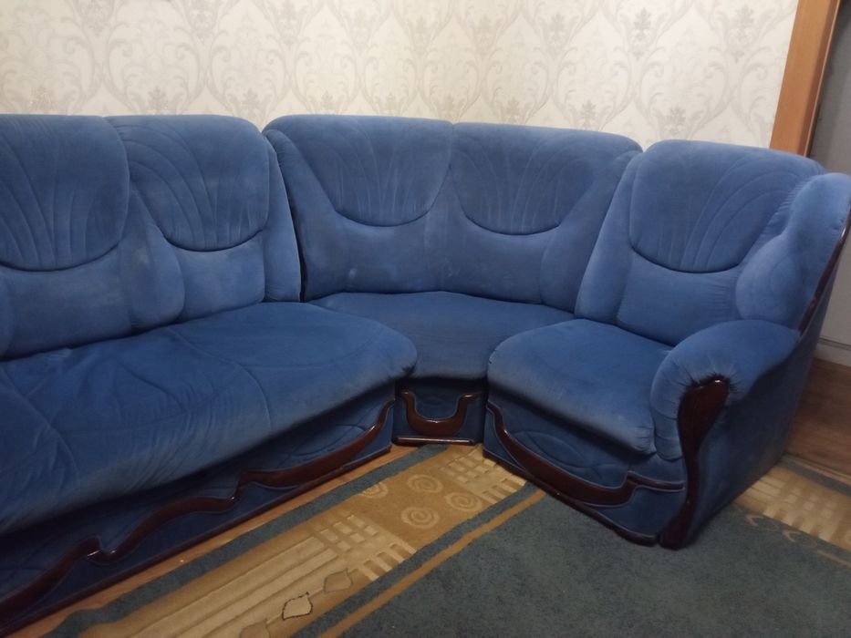 Отдам в дар диван угловой и кресло
