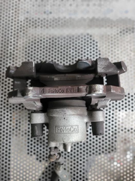 Etrier Dreapta Fata Ford Ecosport 1.0 Benzina Ecoboost Dezmembrez Ford Ecosport 1.0 Benzina Ecoboost