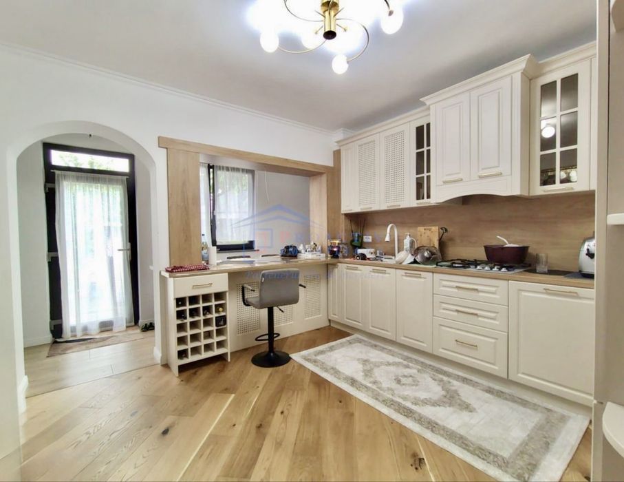 Casa in oras Suceava cu 10 ari de pamant / VARIANTA APARTAMENT