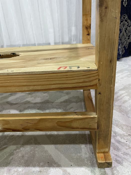 Бесік ағаштан жасалған