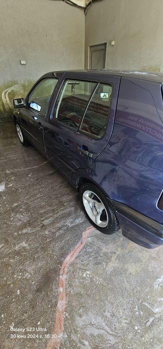 Продавам голф 3   1.6 75 коня  850€