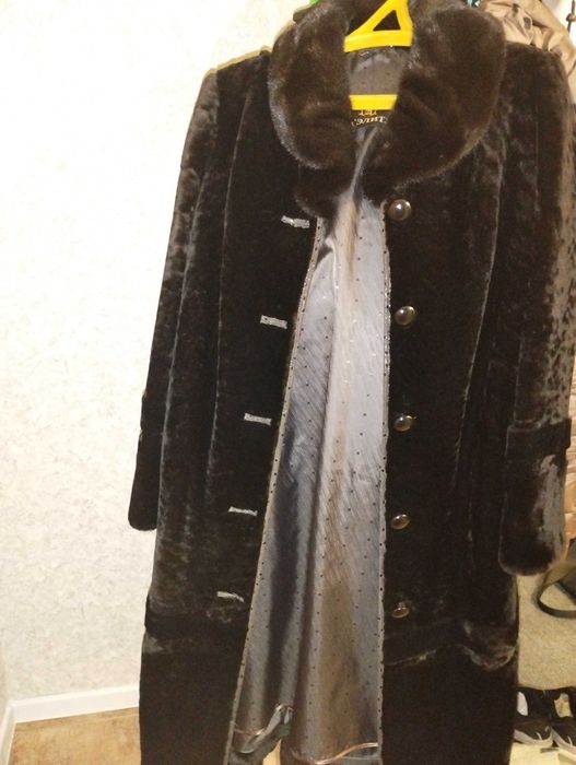 Мутоновая шуба с норковым воротником