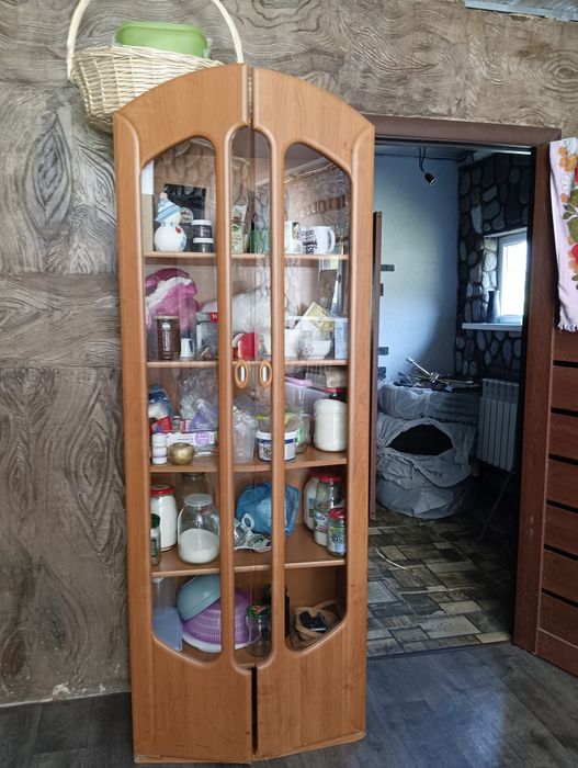 Продам шкаф б/у выше Бесагашв