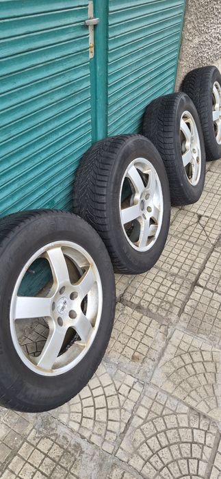 Продавам 4 бр. гуми с джанти 17"за Honda CR-V