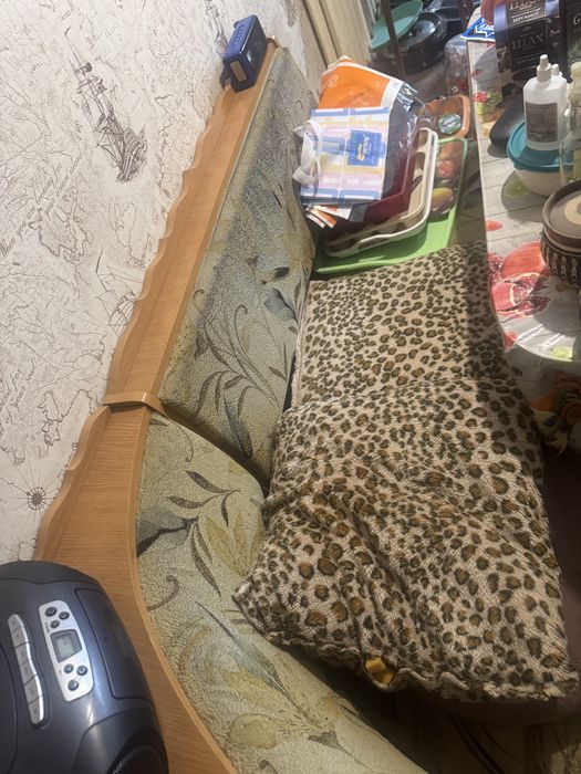 Стол и уголок в кухню