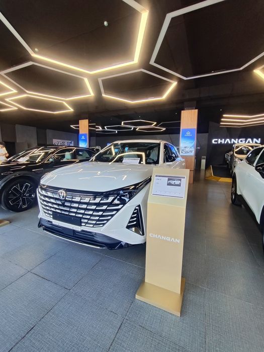 Changan UNI Z Oq rangda gibrid.