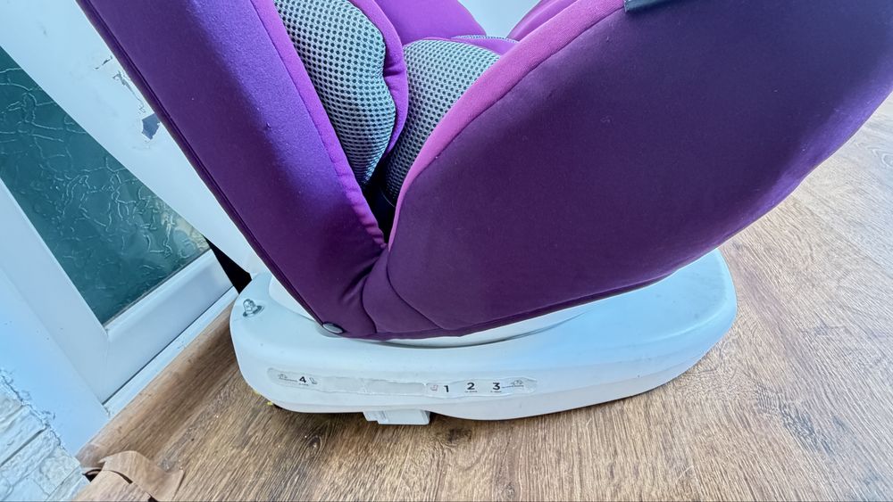 Scaun Auto Lionelo Bastiaan Violet 0-36 luni 360 grade rotatie