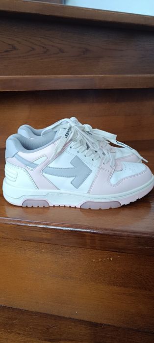 De vânzare  Off -White out of office