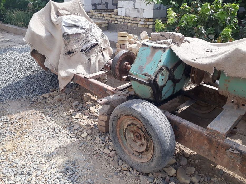 Гишт(карвуч) ишлаб чикариш ускунаси сотилади.