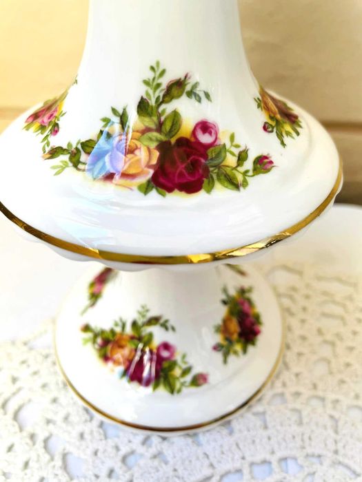 ROYAL ALBERT красиви свещници от костен порцелан от Англия