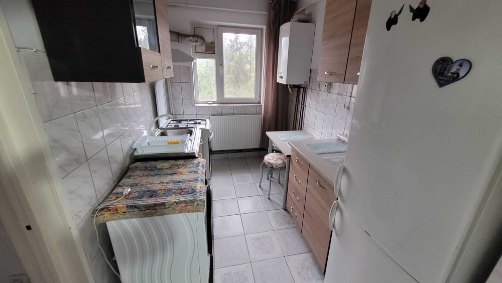 Apartament 2 camere, etaj 1, la bulevard, zona Cotnari, langă Casa Sindicatelor, vizavi de magazinul Lidl Primăverii