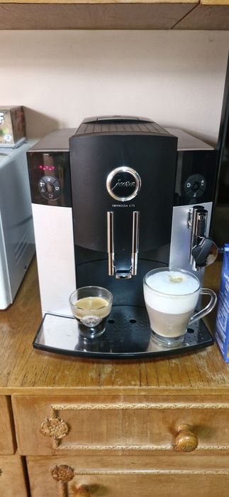 Espressor automat Jura Impressa C 75 cappuccino