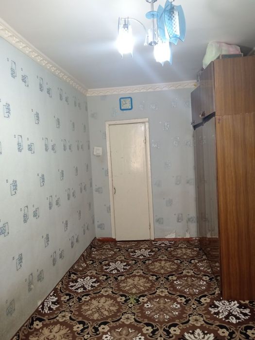 Zarafshon shahri 3 mkr 3-dom 6-kvartira uy holati yaxshi, 1-etajda