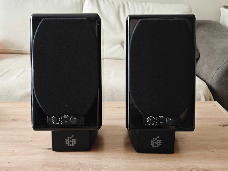 ADAM ARTist 5 активни монитори/тонколони + стойки | USB, XLR, RCA