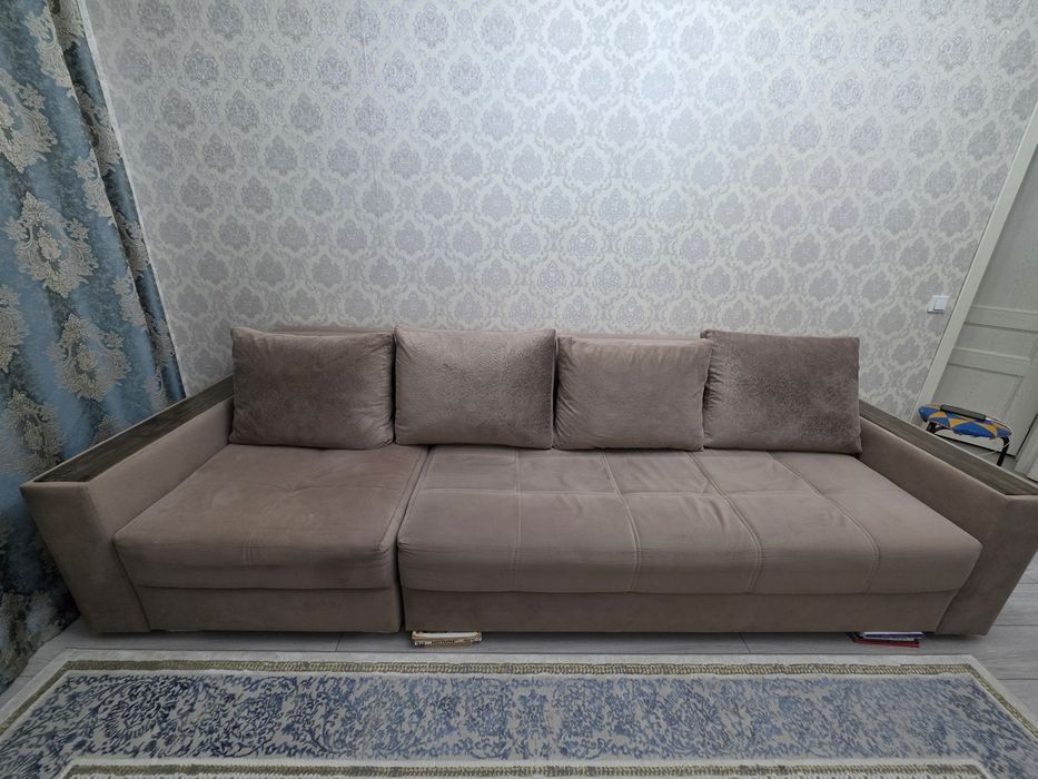 Продам диван для гостиной