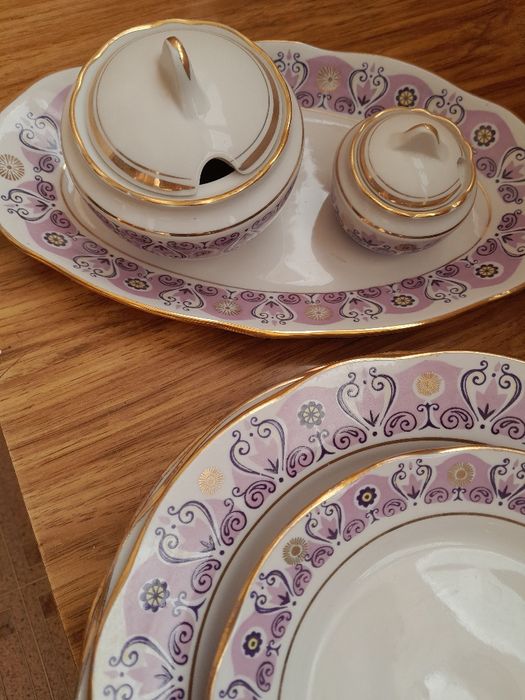 Столовый сервиз фарфоровый