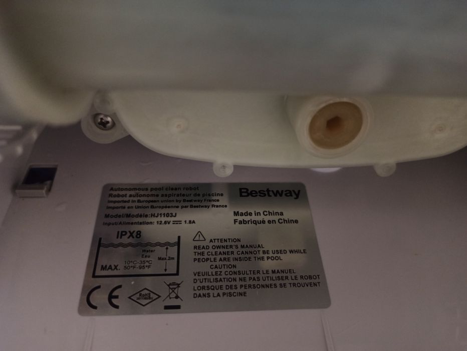 Robot electric fără fir pentru curățarea piscinei Bestway Thetys.