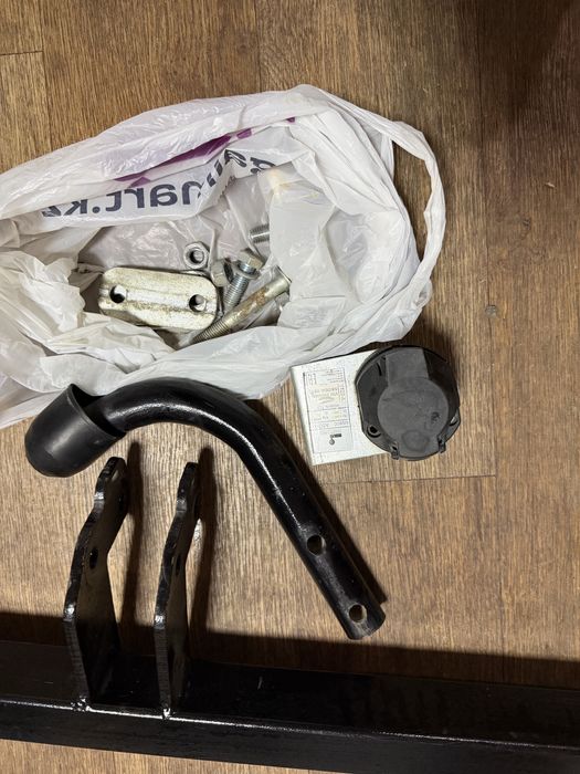 Фаркоп в сборе, состояние нового