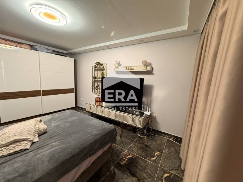 Ексклузивно! Обзаведен, югозападен, тристаен апартамент на среден етаж