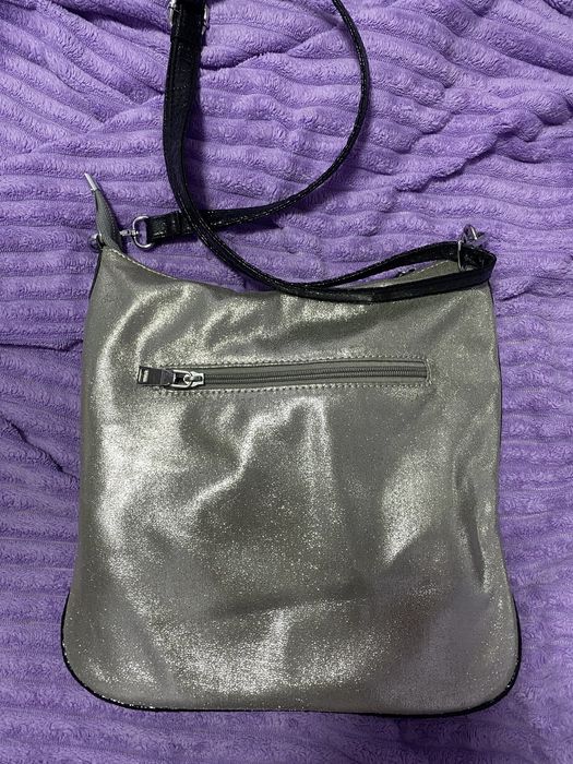 Продам сумку серебристую