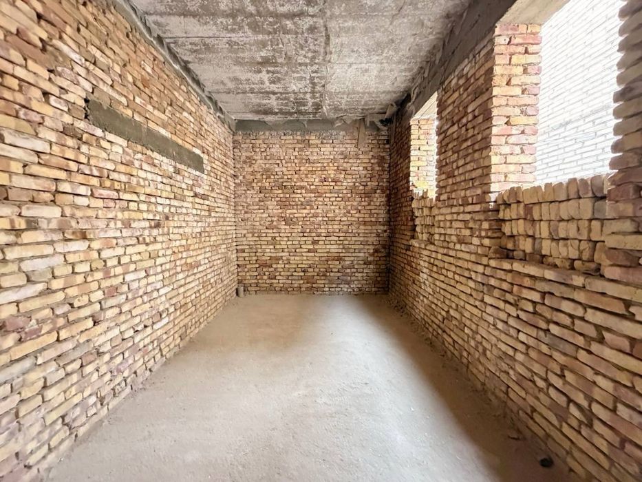 1 sotiqli hovli sotiladi