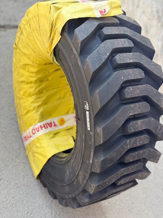 Шины для мини екскаватор 12-16.5 в ассортименте