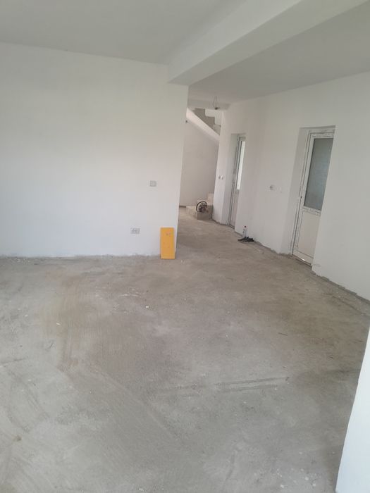 Casă nouă de vînzare