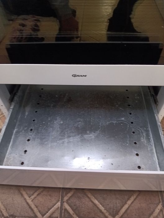 Свободно стояща печка с керамичен плот Gram 2 години гаранция!