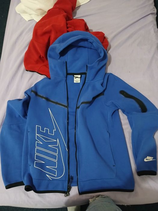 Vând bluza nike tech