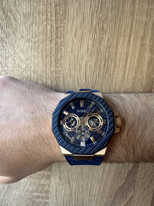 Мъжки часовник GUESS – син с хронограф, като нов