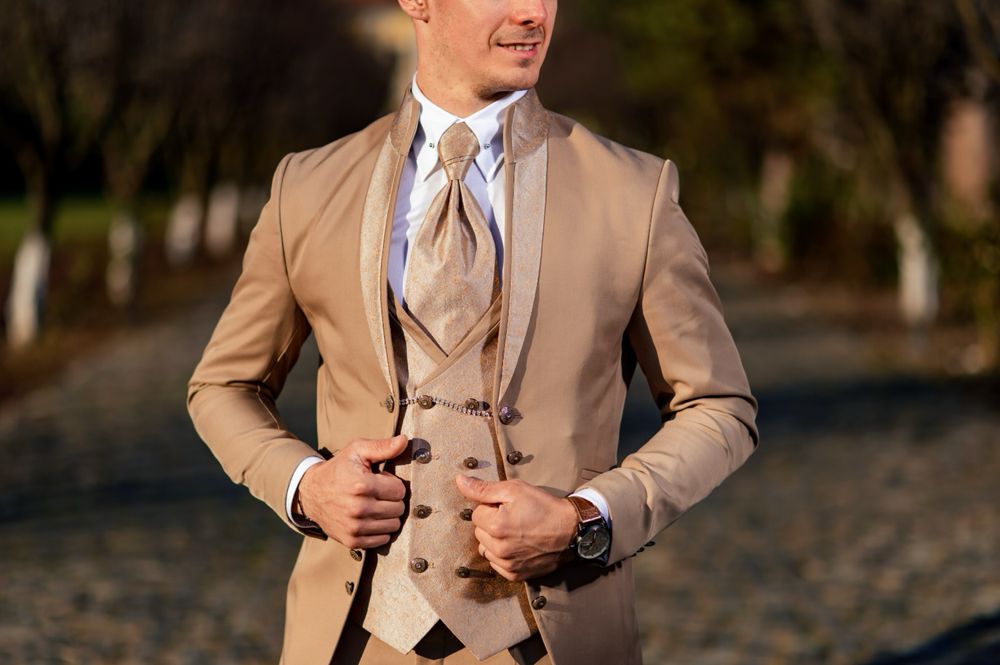 Costum de mire bej