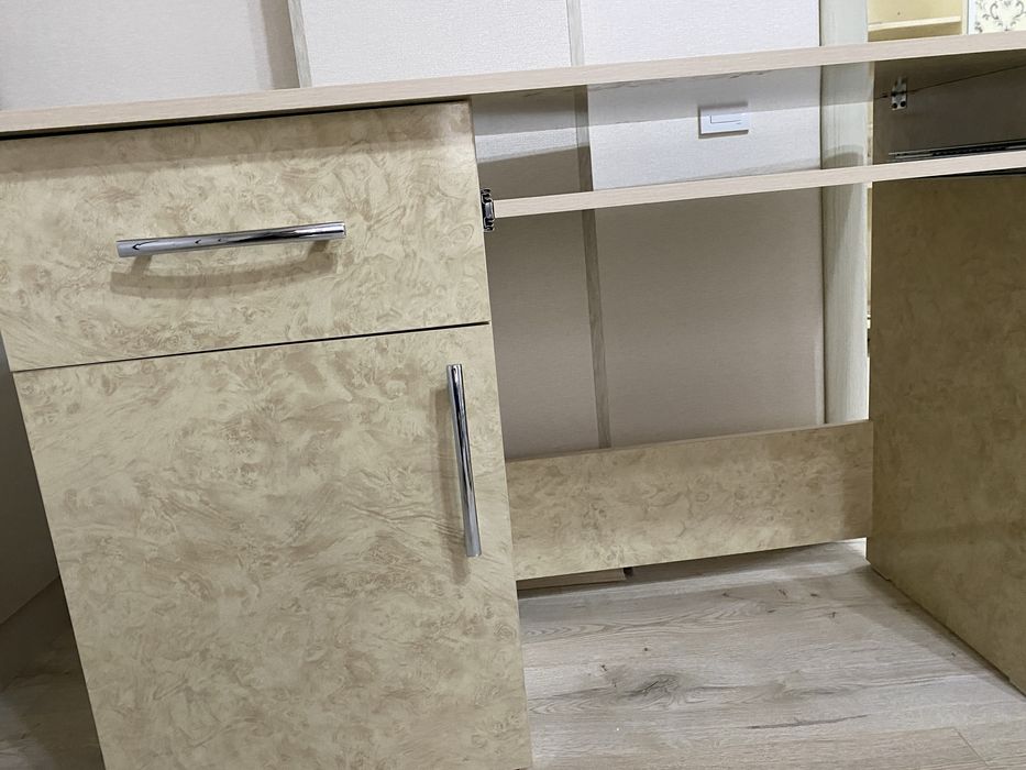 Продам компьютерный стол