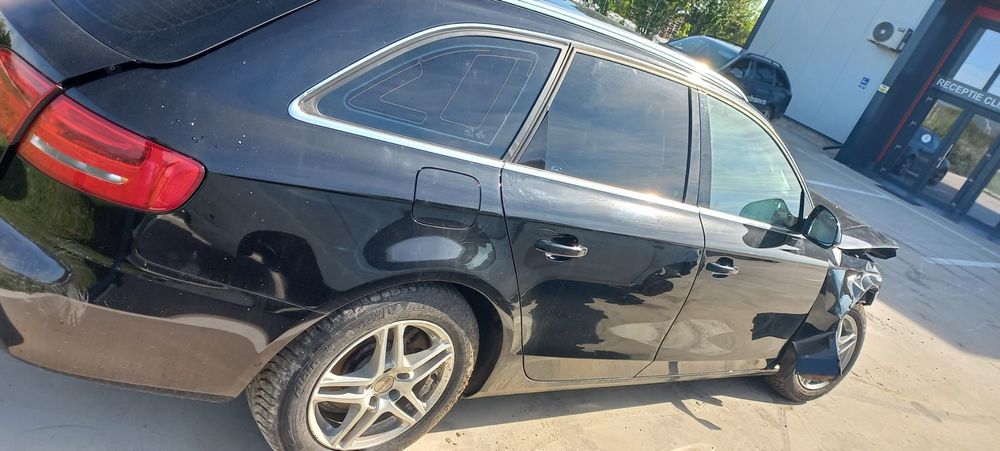 Dezmembram Audi A4 B8 2.0 TDI CAGA