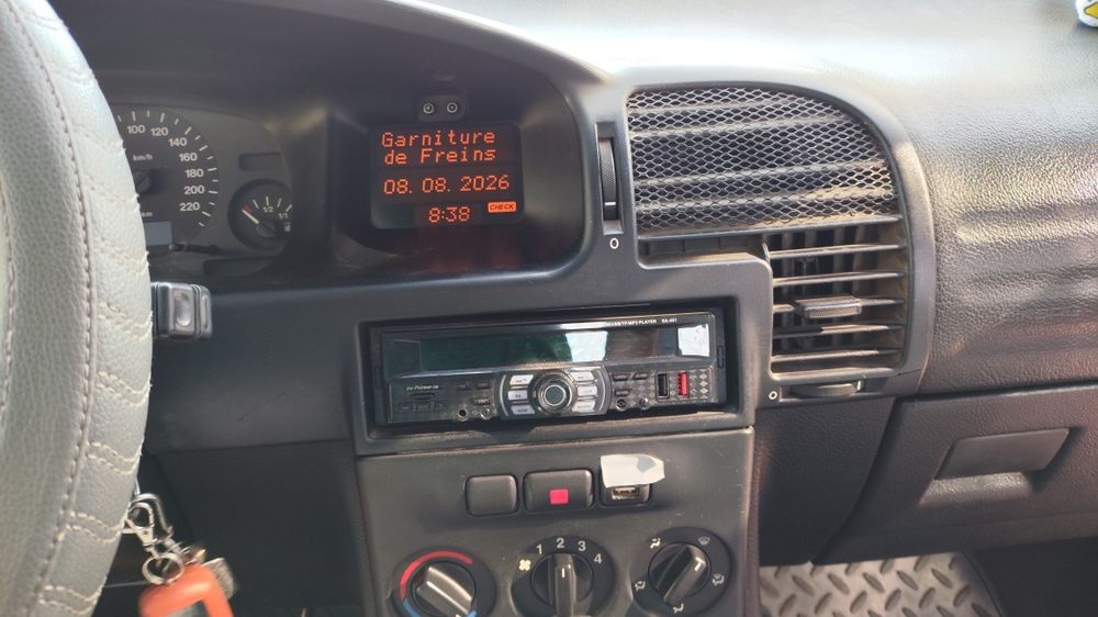 Продам Opel Zafira 1,6 2002 года