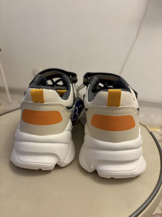 Продам кроссовки детские для мальчика