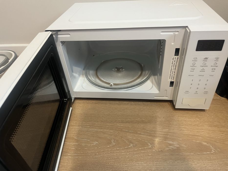 Продам микроволновку Hisense