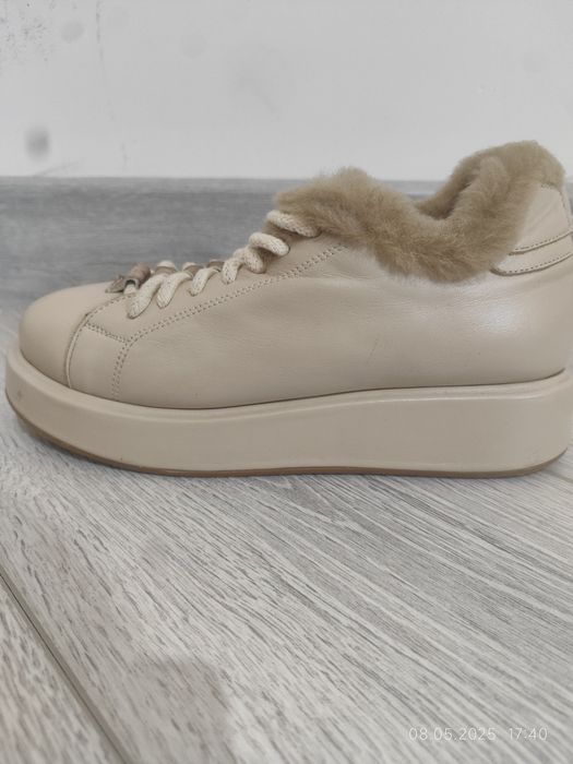 Продаю ботинки зимние