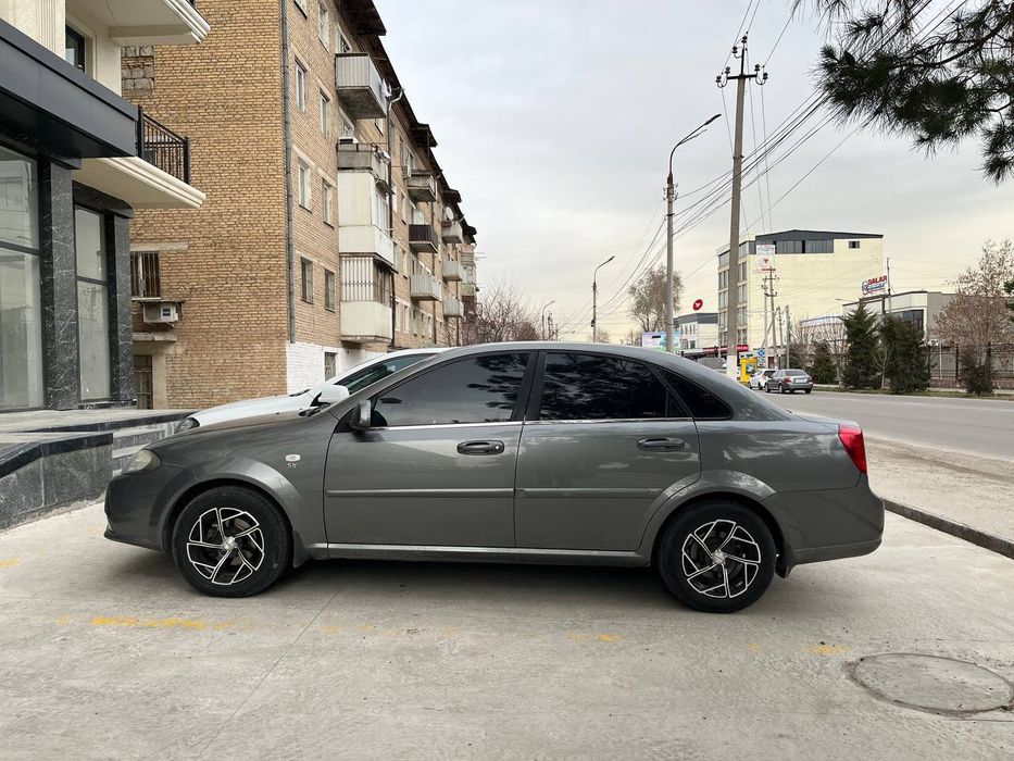 Машина сотилади серий