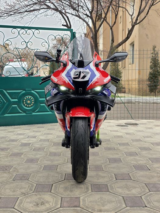 Сотилади Honda cbr1000rr-r fireblade