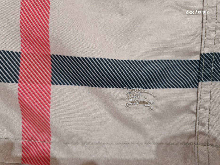 O pereche de Pantaloni scurți de plajă Burberry noi * se potrivesc pentru un L